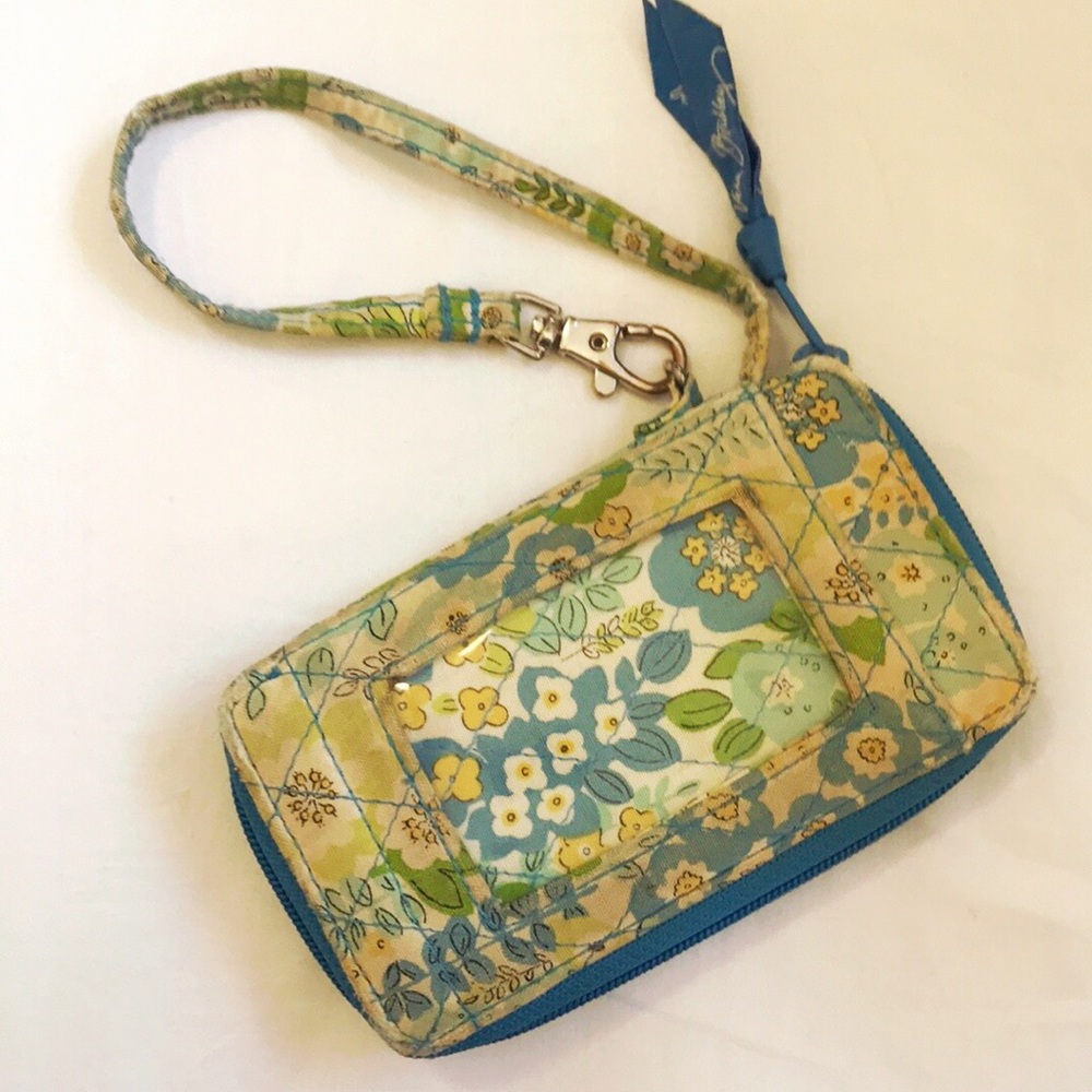 VERA BRADLEY All in one wristlet!